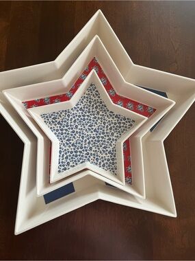 White Star-Shaped Serveware Nesting Bowls with Blue and Red Accents